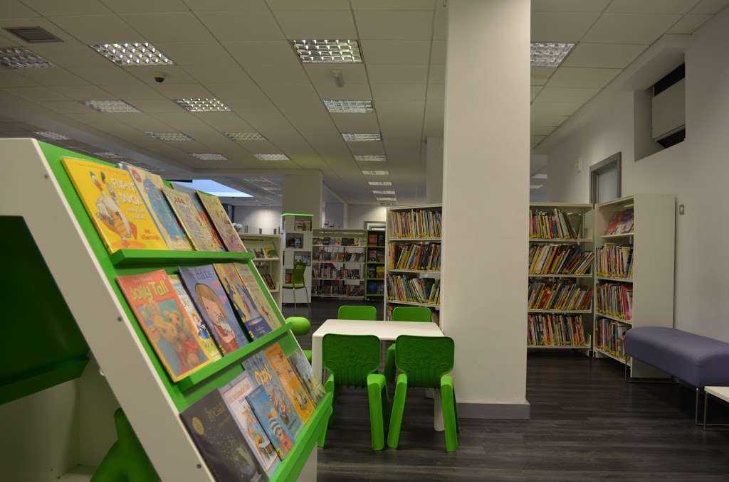 Thamesmere Library | Thamesmere Drive, London SE28 8DT, UK | Phone: 020 8310 4246