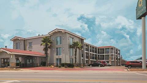 La Quinta Inn by Wyndham Galveston East Beach | 1402 Seawall Blvd, Galveston, TX 77550, USA | Phone: (409) 763-1224