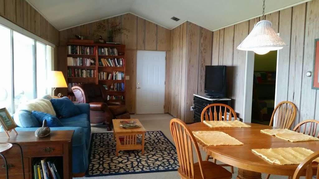 Lake Weir Getaway Vacation Rental | 12250 E Hwy 25, Ocklawaha, FL 32179, USA | Phone: (352) 553-5332