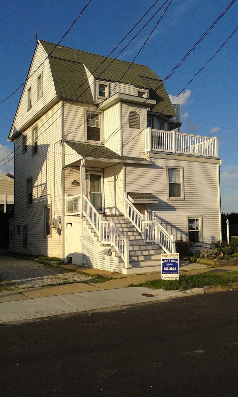 Dolphin House | 9 49th St, Sea Isle City, NJ 08243 | Phone: (609) 263-1558