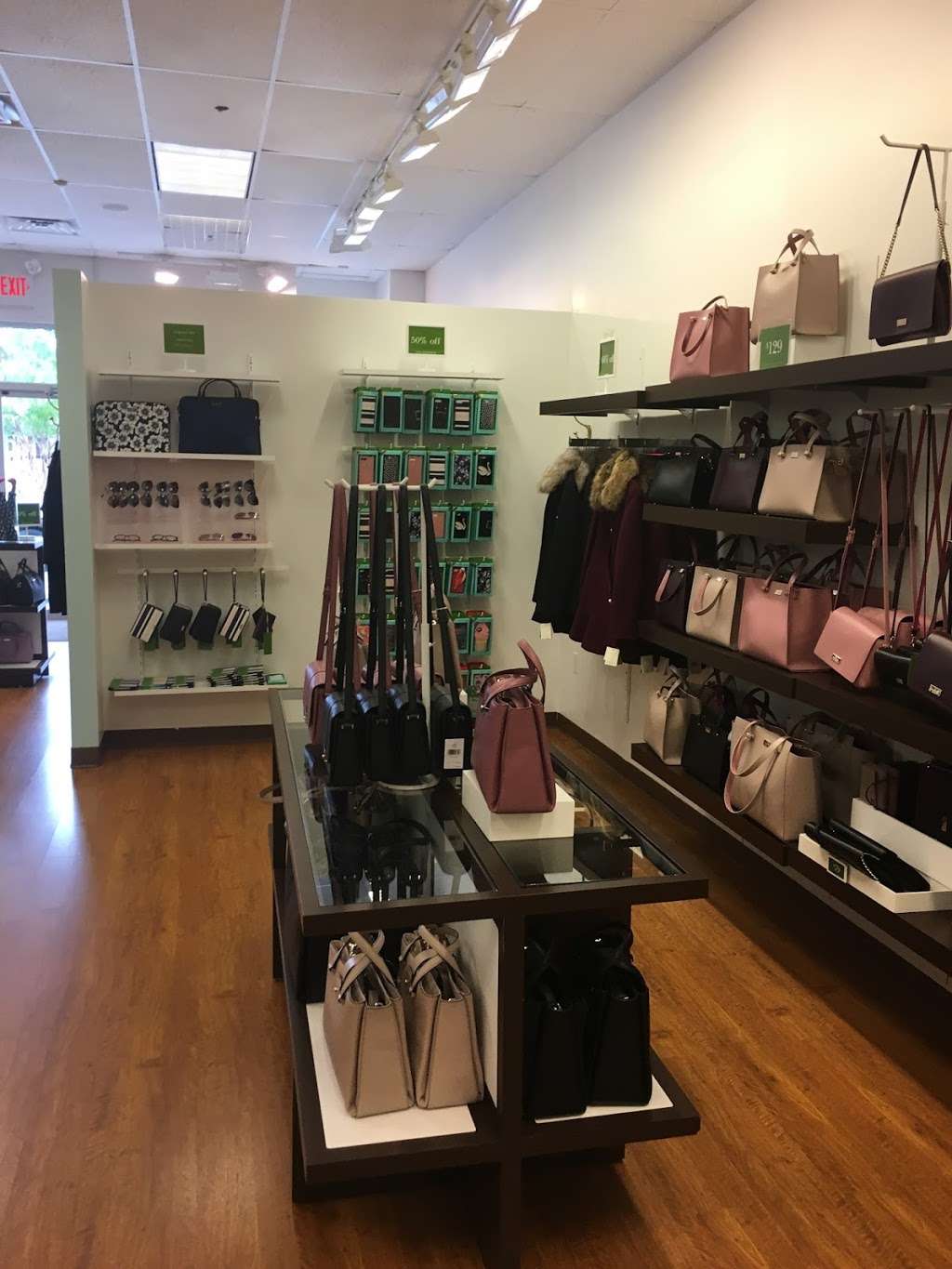 kate spade new york | 405 Outlet Center Dr, Queenstown, MD 21658 | Phone: (410) 827-5273