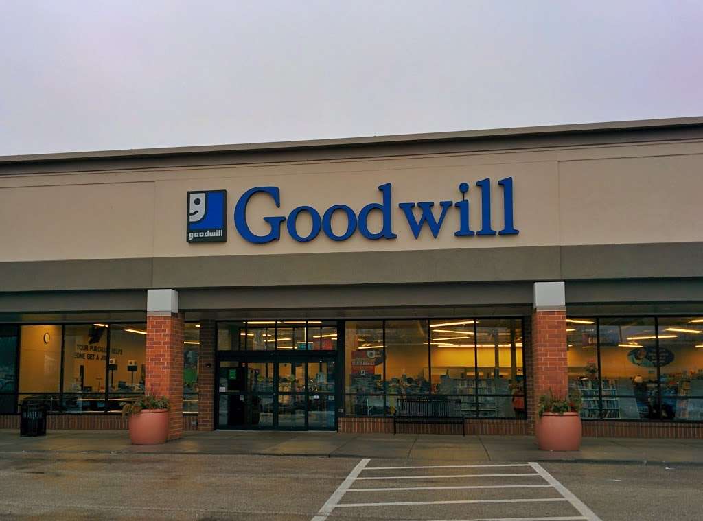 Goodwill Store & Donation Center | 3054 S Wolf Rd, Westchester, IL 60154 | Phone: (708) 562-6166