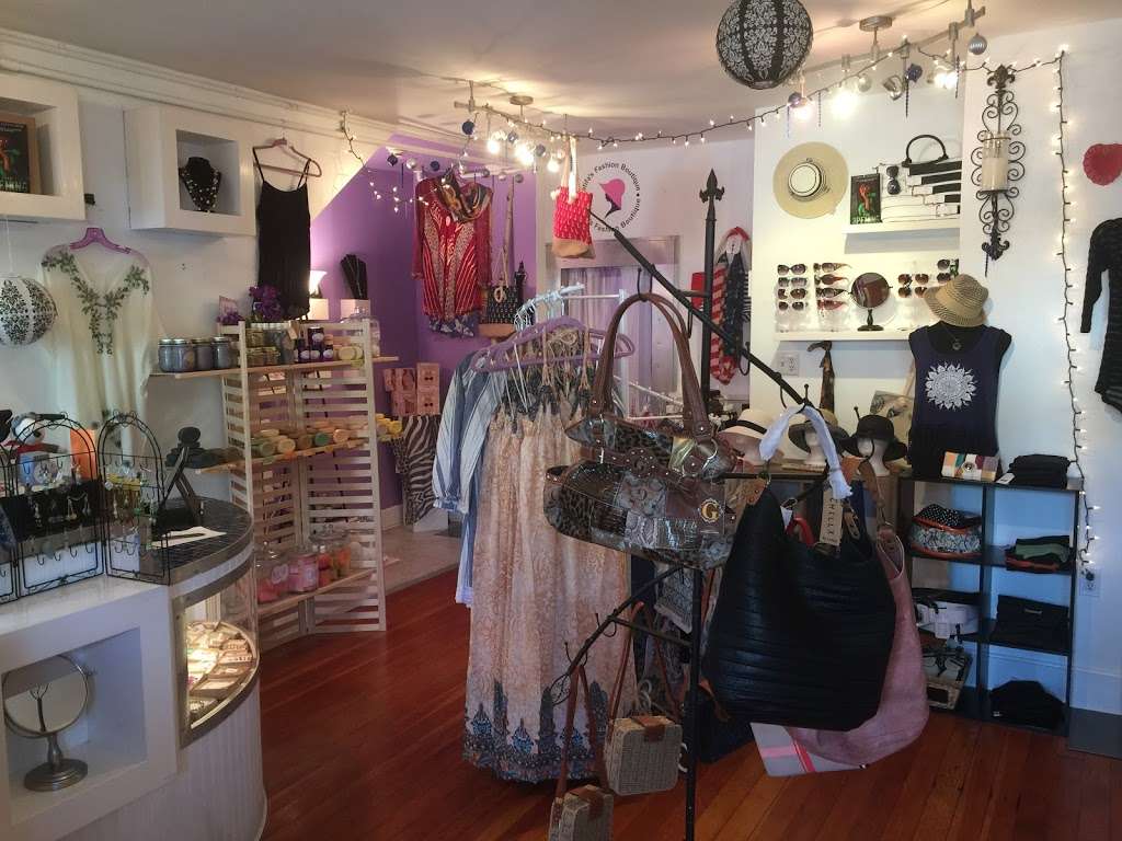 Latifas Fashion Boutique | 29 Race St, Frenchtown, NJ 08825 | Phone: (908) 996-9899