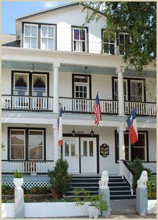 Lost Bayou Guesthouse B&B | 1607 Avenue L, Galveston, TX 77550, USA | Phone: (409) 770-0688