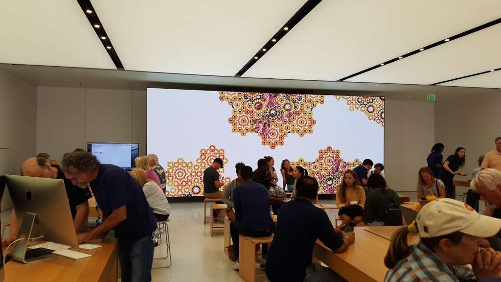 Apple Corte Madera | 1520 Redwood Hwy, Corte Madera, CA 94925 | Phone: (415) 413-9120