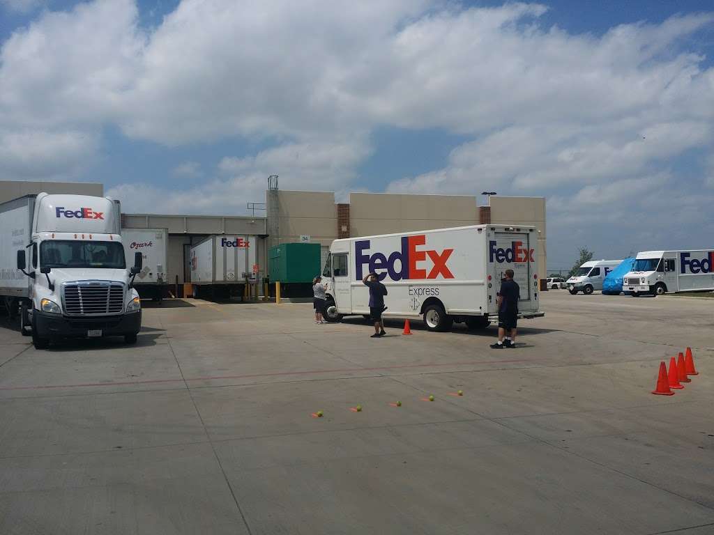 FedEx Ship Center | 5000 Hanson Dr, Irving, TX 75038, USA | Phone: (800) 463-3339