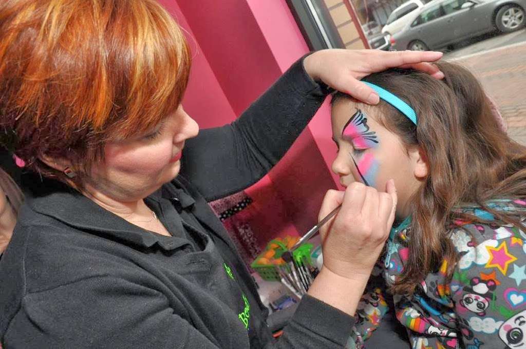 Sister Act Face Painting | 6001 W 100th Terrace, Overland Park, KS 66207, USA | Phone: (913) 593-5104