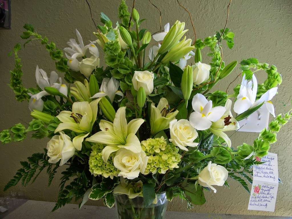 Flower Basket Florist & Gifts | 1016 E Alfred St, Tavares, FL 32778, USA | Phone: (352) 343-7846