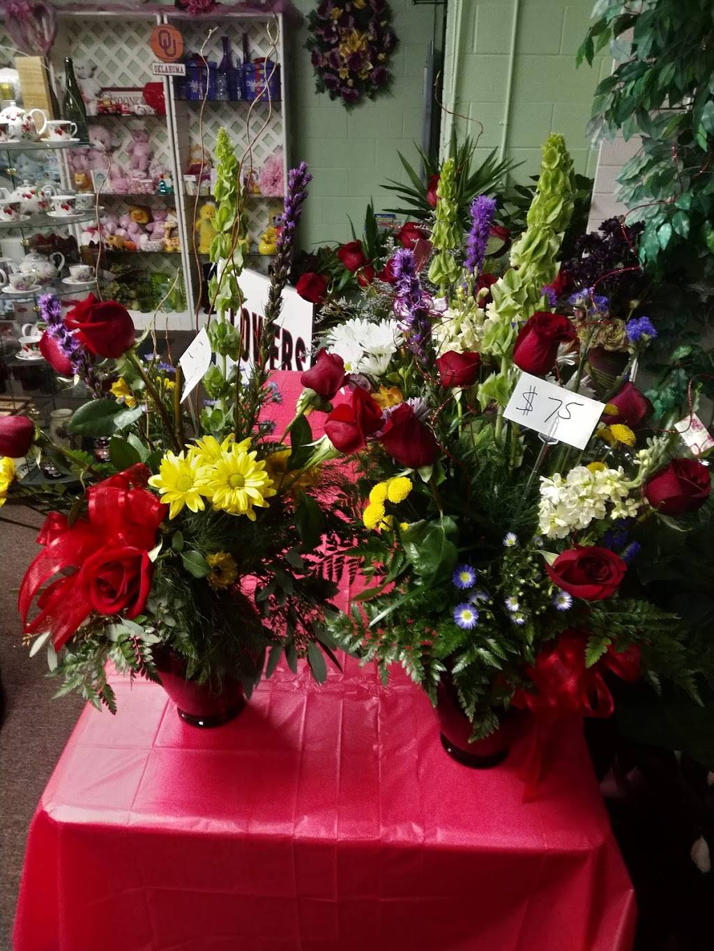 Broadway Florist | 225 S Broadway Ave, Moore, OK 73160 | Phone: (405) 793-8889