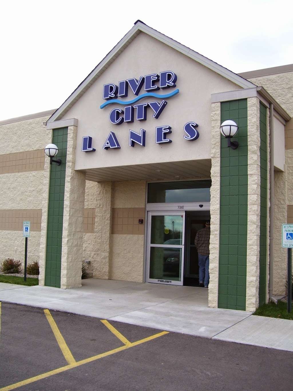River City Lanes | 730 Cornerstone Crossing, Waterford, WI 53185, USA | Phone: (262) 534-7467