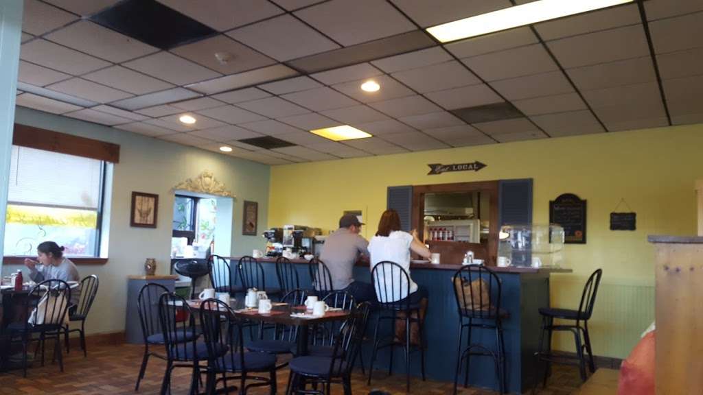 Lou Lous Cafe | 2107 Plymouth St, Bridgewater, MA 02324, USA | Phone: (508) 982-0707