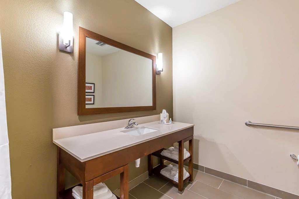 Comfort Suites Houston I-45 North | 14380 North Fwy, Houston, TX 77090 | Phone: (281) 982-5866