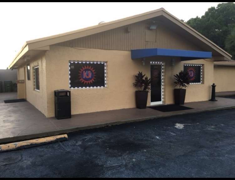 KJS BBQ Sports Bar | 3301 NE 3rd Ave, Oakland Park, FL 33334, USA