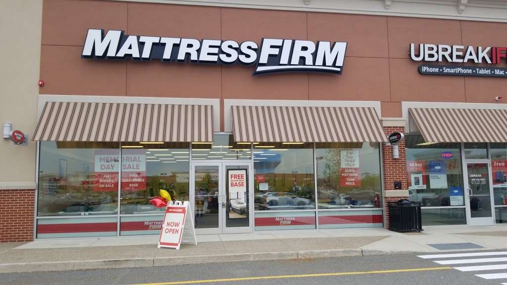 Mattress Firm Highland Commons | 7 Highland Commons E Ste 100, Hudson, MA 01749, USA | Phone: (978) 415-4155