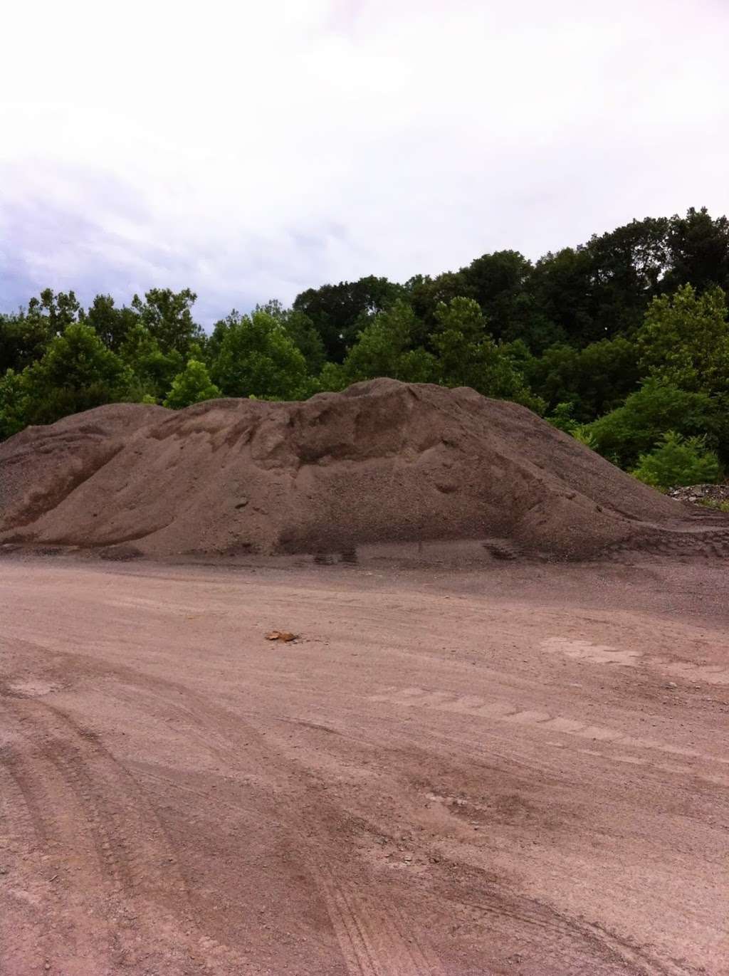 Total Recycling Quarry: Crushed Concrete Blacktop Millings Slag  | 1820 N Dauphin St, Allentown, PA 18109, USA | Phone: (610) 266-0907