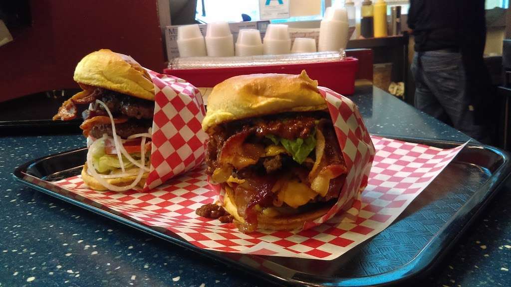 So-Cal Burgers Chill & Grill | 203 S Mednik Ave, Los Angeles, CA 90022, USA | Phone: (323) 263-3188