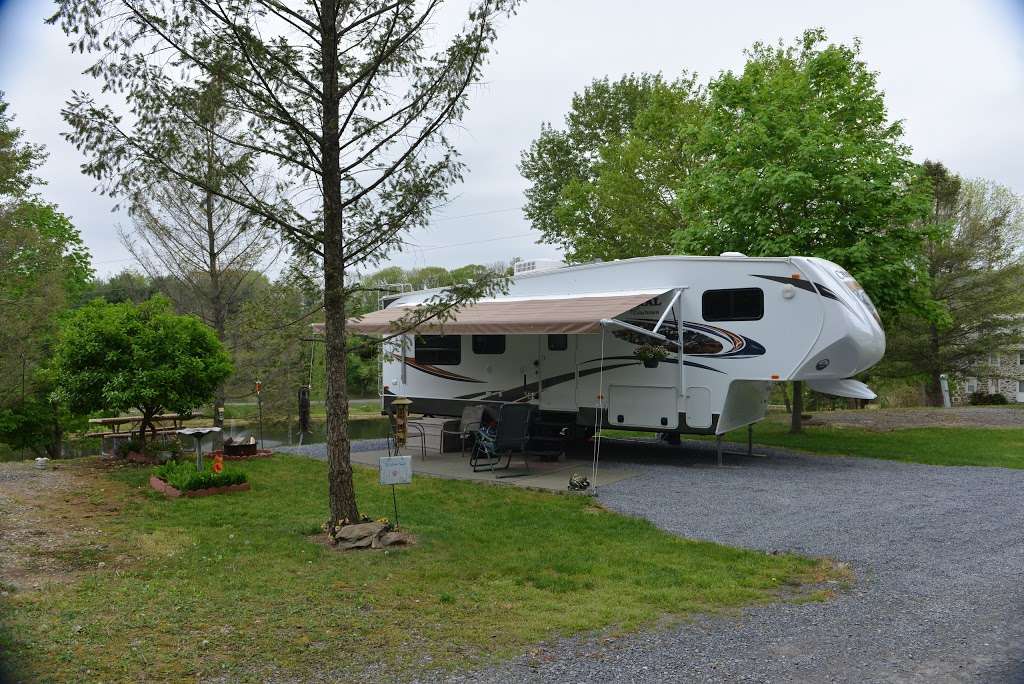 Robin Hill RV Resort & Campground | 149 Robin Hill Rd, Lenhartsville, PA 19534, USA | Phone: (610) 756-6117