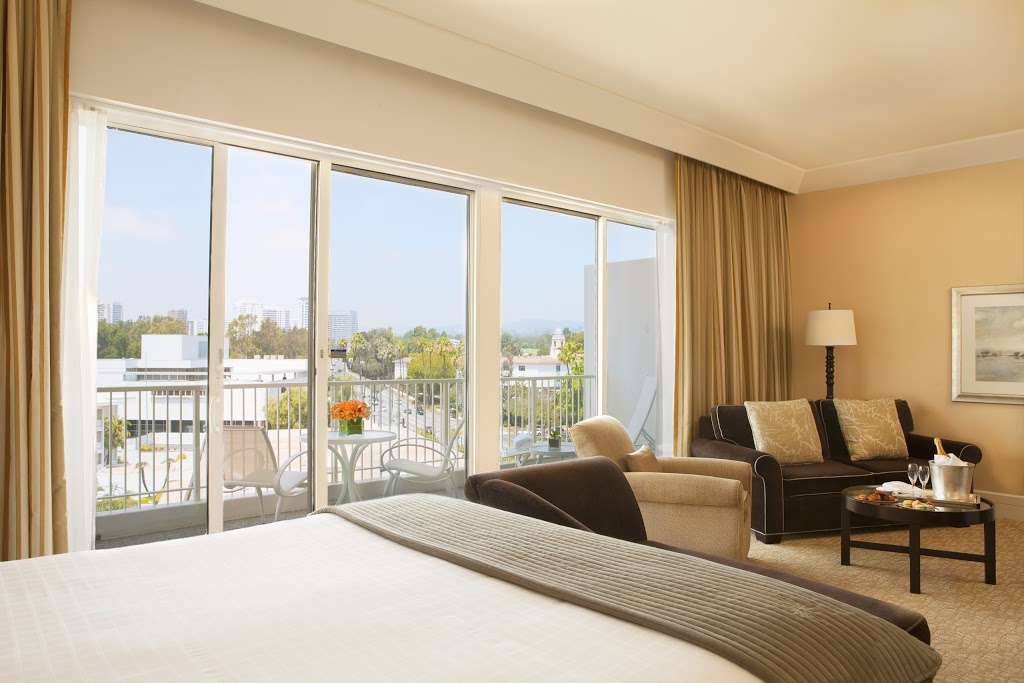 The Beverly Hilton | 9876 Wilshire Blvd, Beverly Hills, CA 90210, USA | Phone: (310) 274-7777