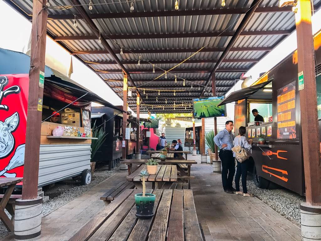 El Punto Foodtrucks | Paseo del Río 6642 - 0, Río Tijuana 3a. Etapa, Rio Tijuana 3ra Etapa, 22120 Tijuana, B.C., Mexico | Phone: 664 587 7974