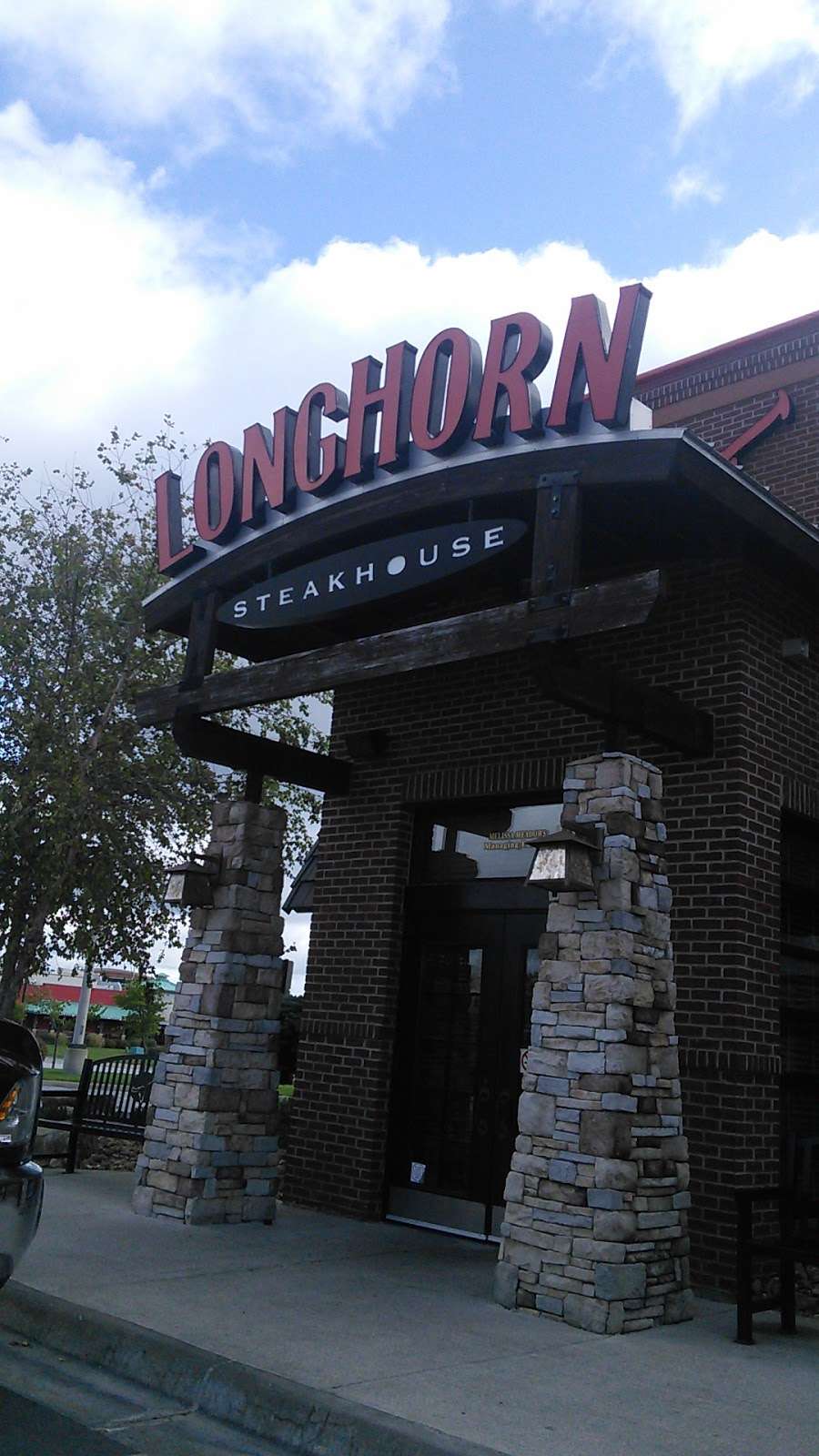 LongHorn Steakhouse | 1708 Village West Pkwy, Kansas City, KS 66111, USA | Phone: (913) 788-4400