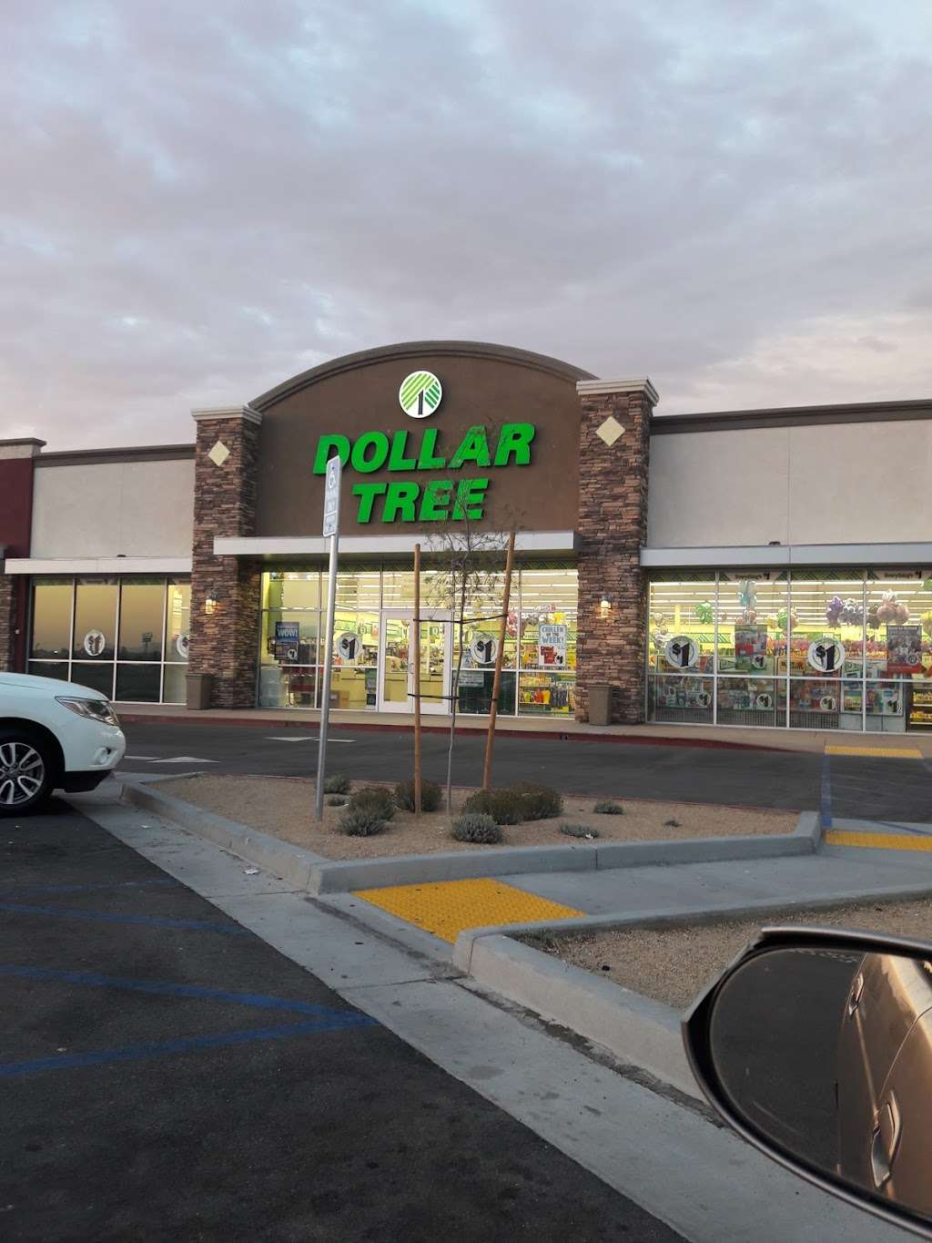 Dollar Tree | 13354 Main St, Hesperia, CA 92345 | Phone: (760) 998-0014