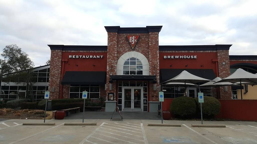 BJs Restaurant & Brewhouse | 4901 Belt Line Rd, Dallas, TX 75254, USA | Phone: (972) 392-4600