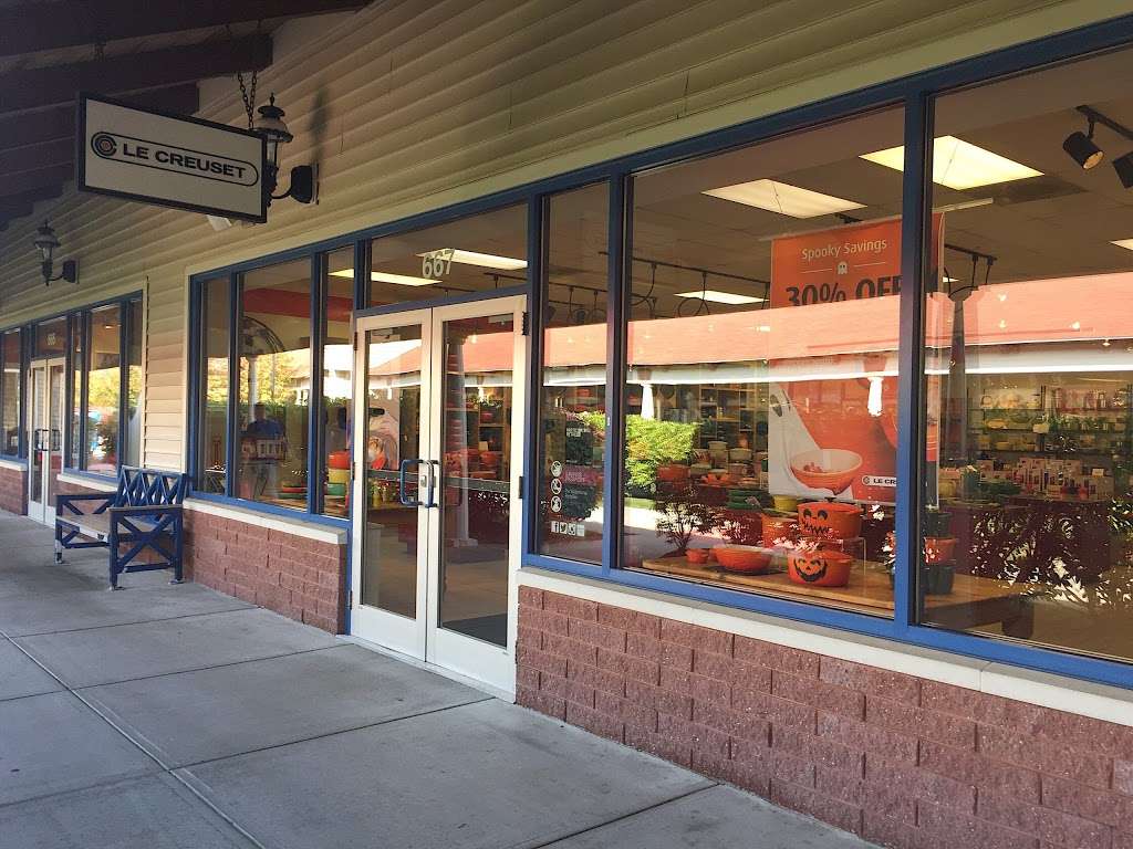 Le Creuset Outlet Store | 1 Outlet Blvd SUITE 667, Wrentham, MA 02093, USA | Phone: (508) 384-8502