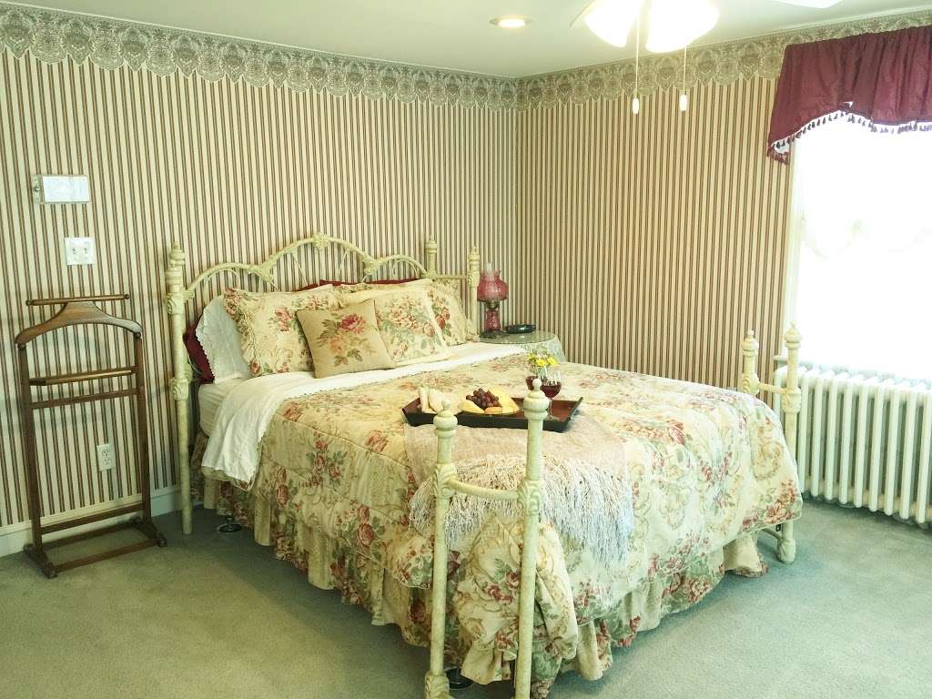 Cranberry Manor Bed and Breakfast | 406 Cherry Lane Rd, East Stroudsburg, PA 18301, USA | Phone: (570) 620-2246