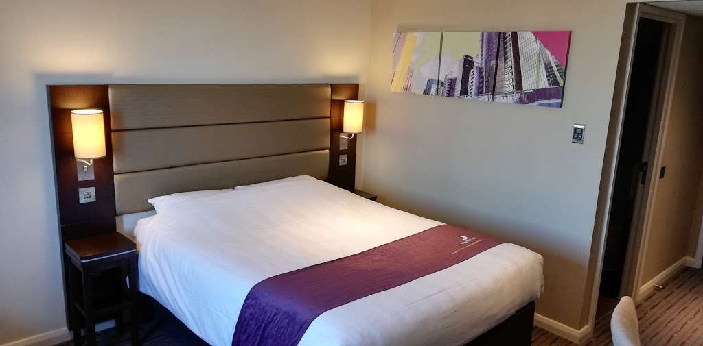 Premier Inn Dartford | The Bridge Business Park, Halcrow Ave, Dartford DA1 5PR, UK | Phone: 0871 527 9328