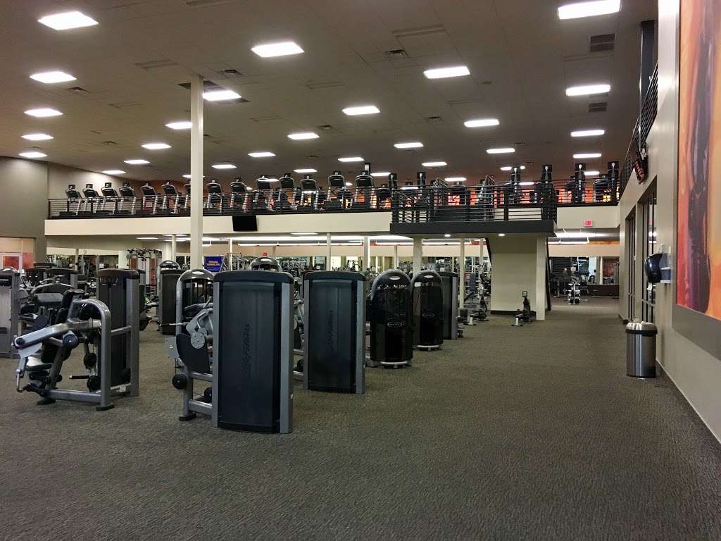 LA Fitness | 1255 Raritan Rd Ste 720, Clark, NJ 07066, USA | Phone: (732) 943-9008