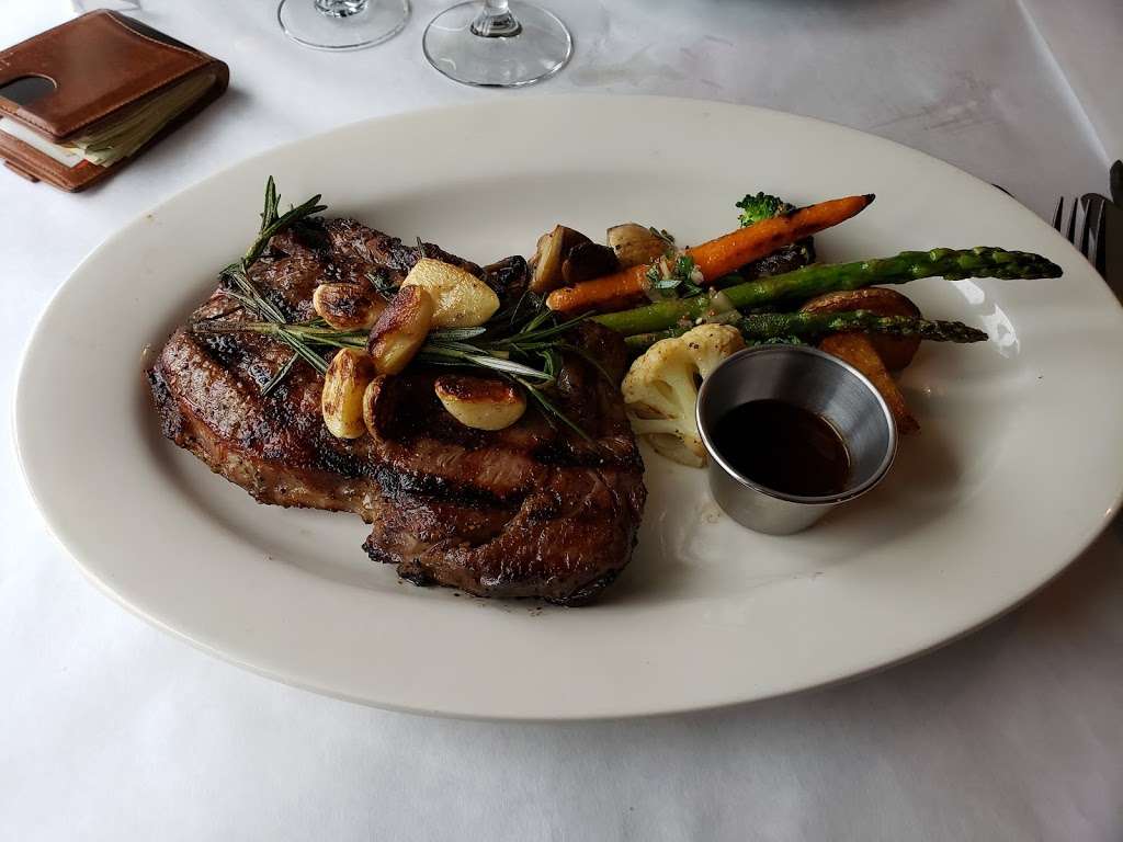 Erics Steak House | 322 Commercial Ave, Palisades Park, NJ 07650, USA | Phone: (201) 592-0541