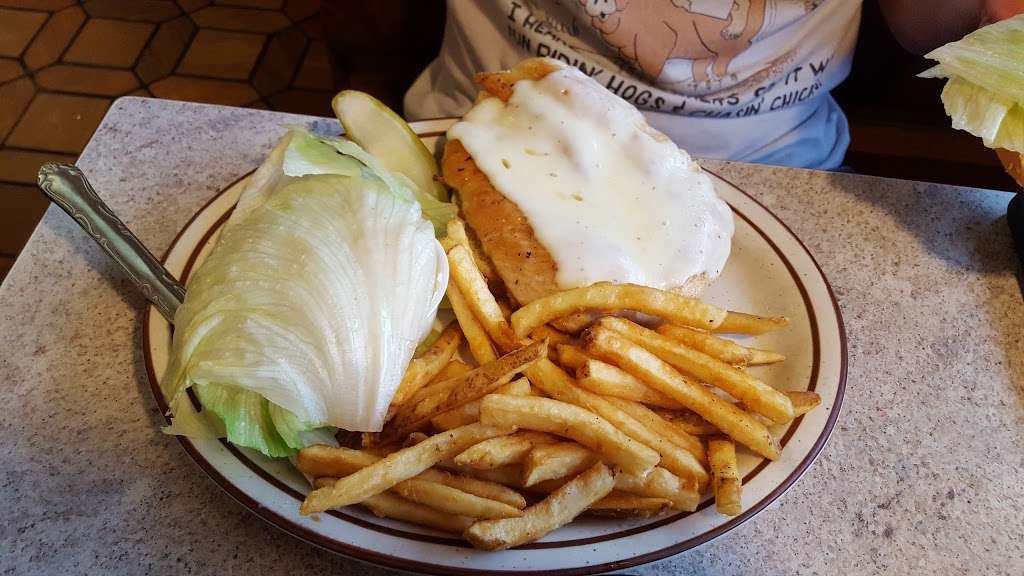 Mrs Vs Restaurant | 855 E Rollins Rd, Round Lake Beach, IL 60073, USA | Phone: (847) 223-0404