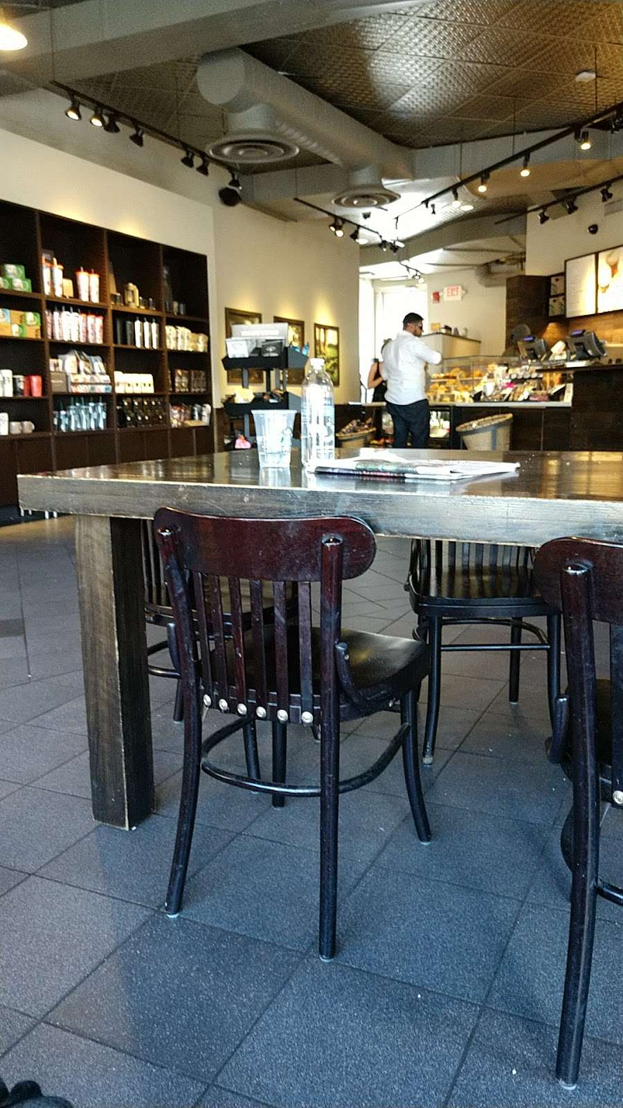 Starbucks | 8542 Connecticut Ave, Chevy Chase, MD 20815, USA | Phone: (301) 986-5187