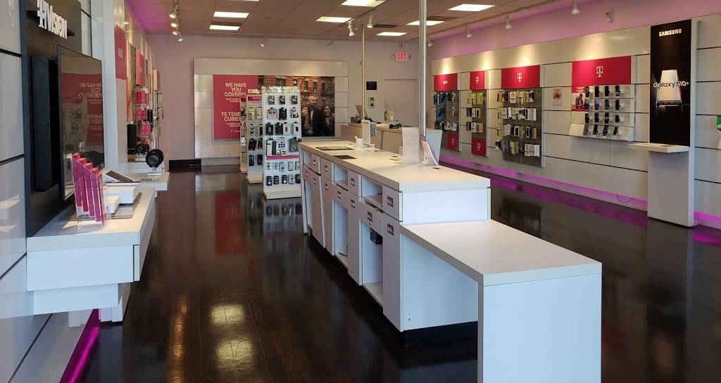 T-Mobile | 2231 W. Ledbetter Dr 280 & 300, Dallas, TX 75224 | Phone: (214) 730-5600