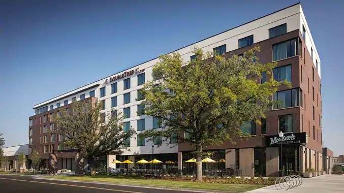 DoubleTree by Hilton Greeley at Lincoln Park | 919 7th St, Greeley, CO 80634, USA | Phone: (970) 304-0000
