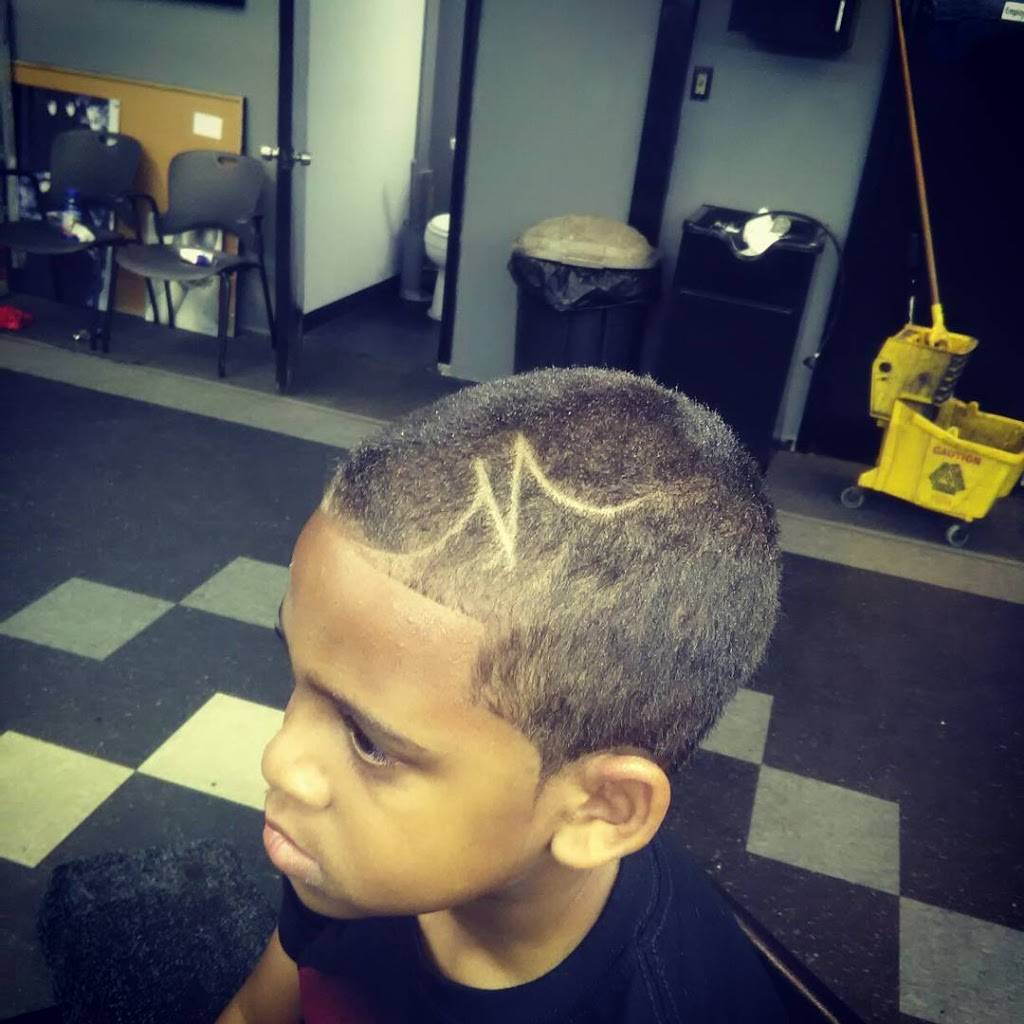 Celebrity Cutz | 17043 E 8 Mile Rd, Eastpointe, MI 48021, USA | Phone: (586) 771-2889