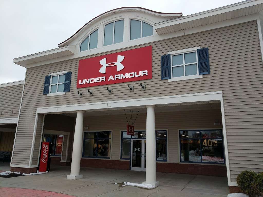 temerario estar capítulo Under Armour Factory House - 1 Premium Outlet Boulevard, #305, Wrentham, MA  02093