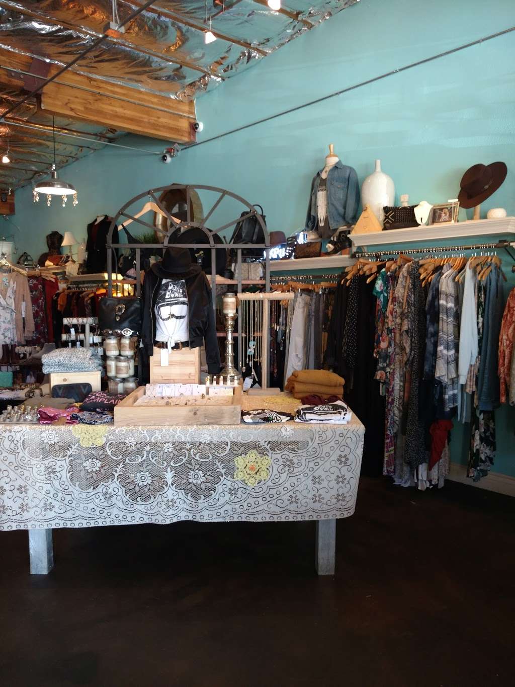 Swirl Boutique | 119 N El Camino Real # D, Encinitas, CA 92024, USA | Phone: (760) 753-0870