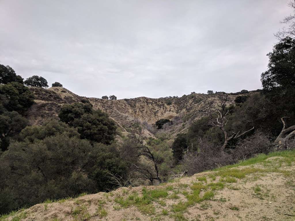 Newhall Pass Open Space North Trailhead | 22892-23100 The Old Rd, Newhall, CA 91321, USA