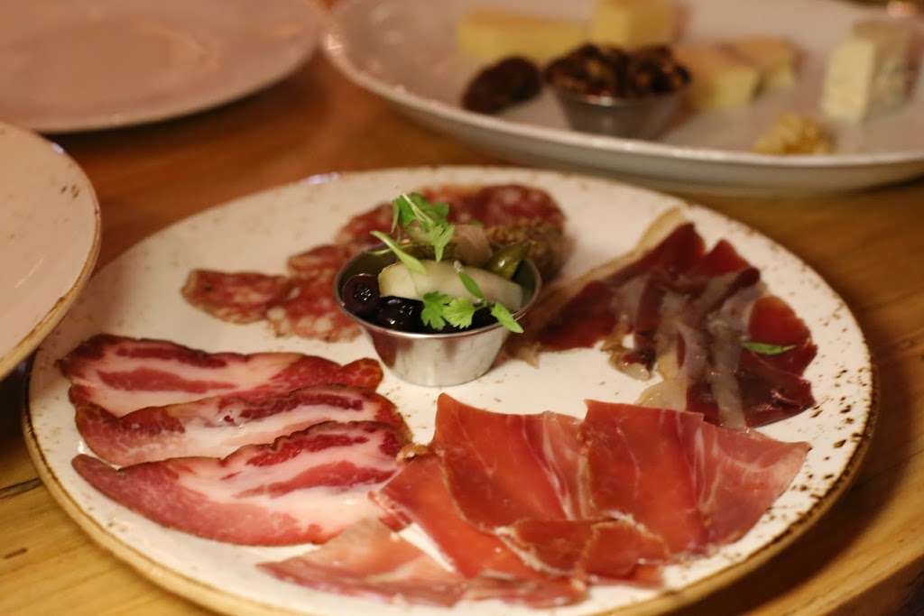 1921 Mount Dora | 142 E 4th Ave, Mt Dora, FL 32751, USA | Phone: (352) 385-1921