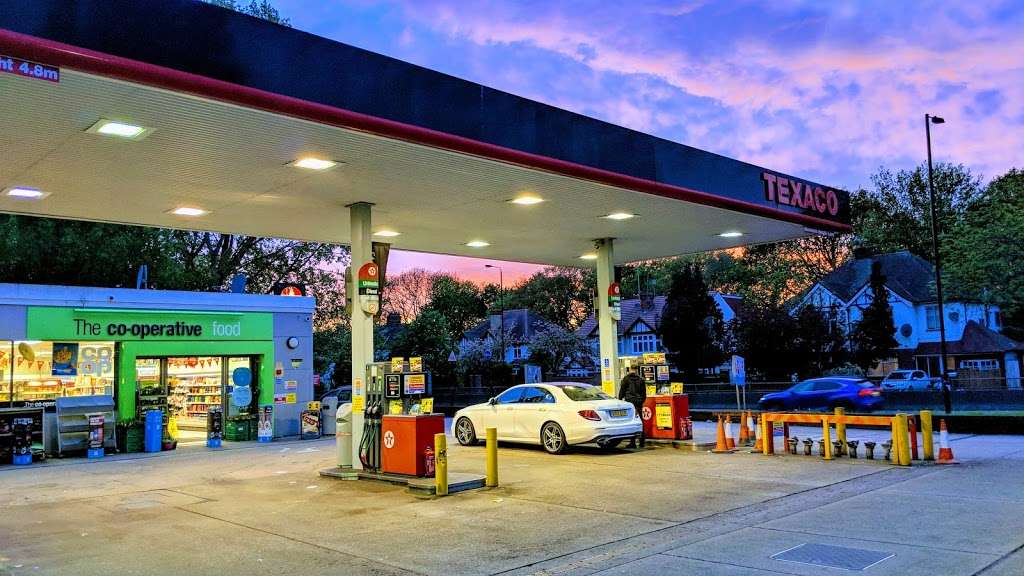 Co-op Roehampton Vale | Service Station, 29 Roehampton Vale, Wimbledon, London SW15 3DX, UK | Phone: 020 8704 1227