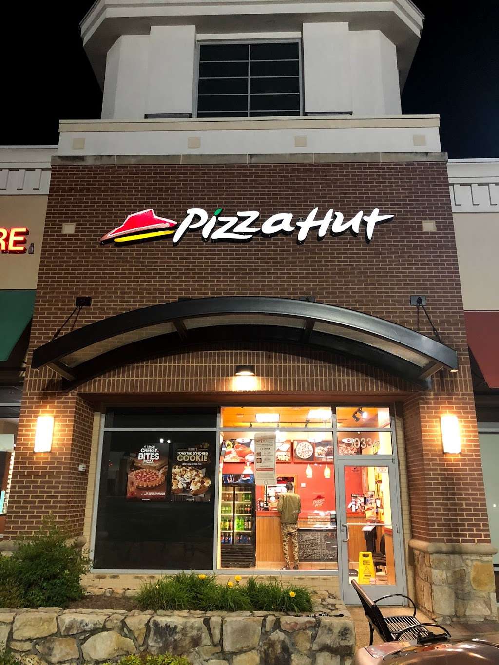 Pizza Hut | 10334 Bristow Center Dr, Bristow, VA 20136, USA | Phone: (703) 257-9377