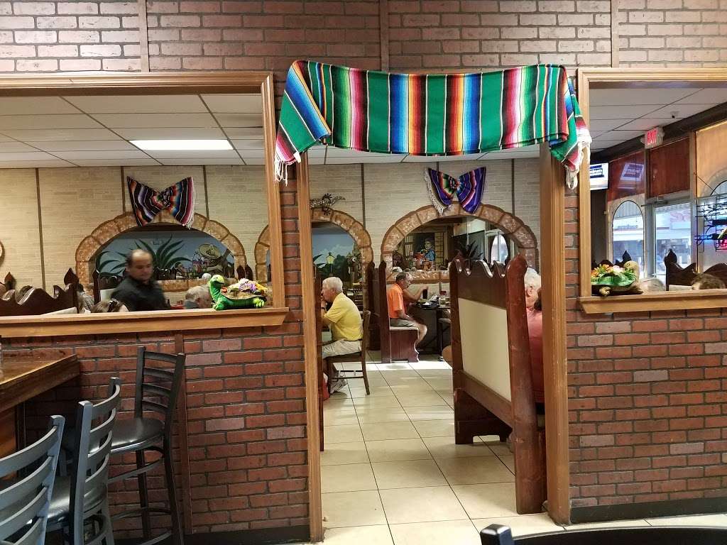 Los Magueyes Mexican Restaurant - Wildwood | 346 Shopping Center Dr, Wildwood, FL 34785, USA | Phone: (352) 461-0577