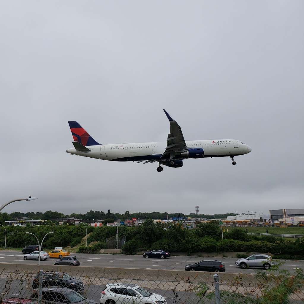 Airplane Viewing At LaGuardia Airport | East Elmhurst, NY 11369, USA