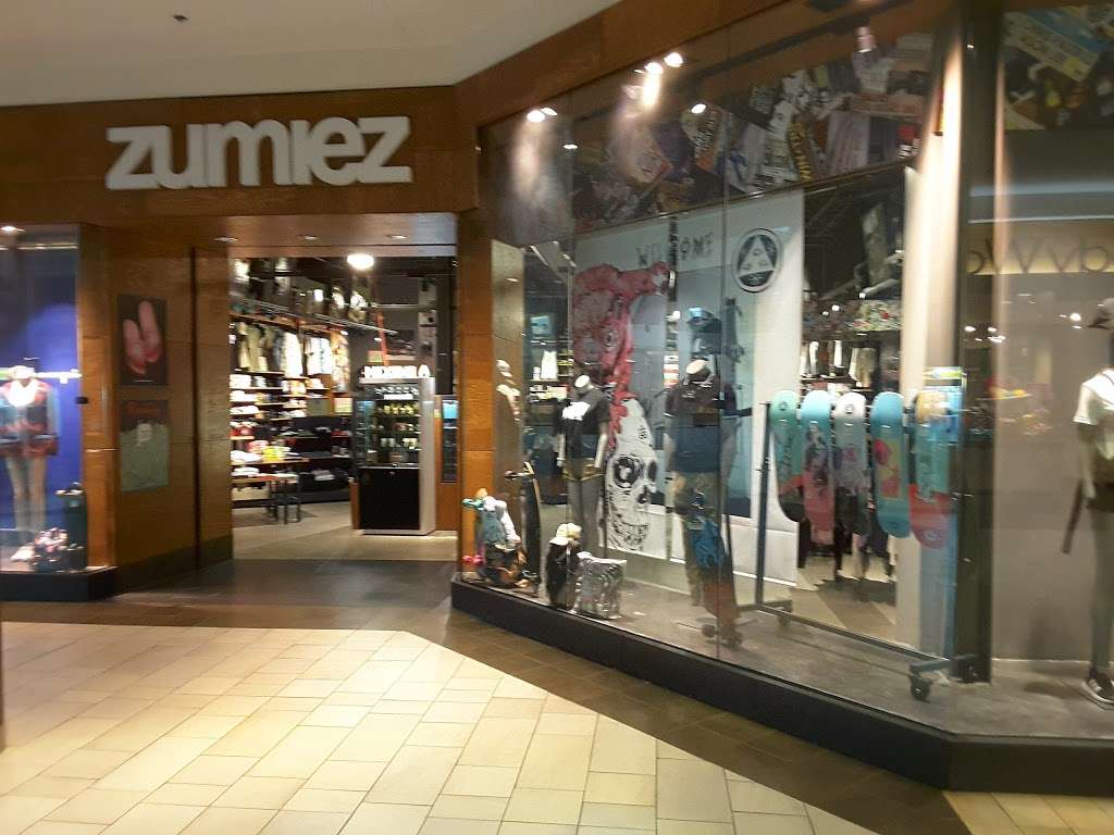 Zumiez | OAKS MALL, 6909 N Loop 1604 E #07b, San Antonio, TX 78247 | Phone: (210) 651-0345