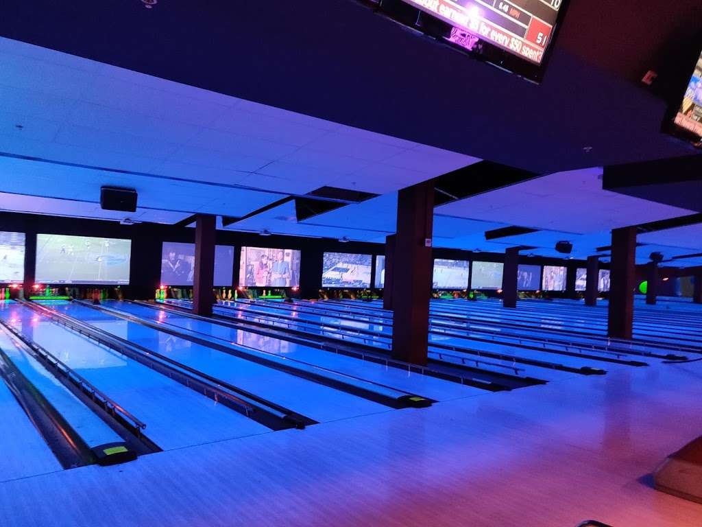 Bowlmor Cupertino | 10123 N Wolfe Rd #20, Cupertino, CA 95014, USA | Phone: (408) 252-2695