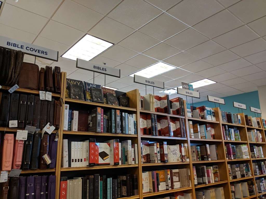 Books-A-Million | 137 Spotsylvania Mall Dr #5800, Fredericksburg, VA 22407, USA | Phone: (540) 785-8140