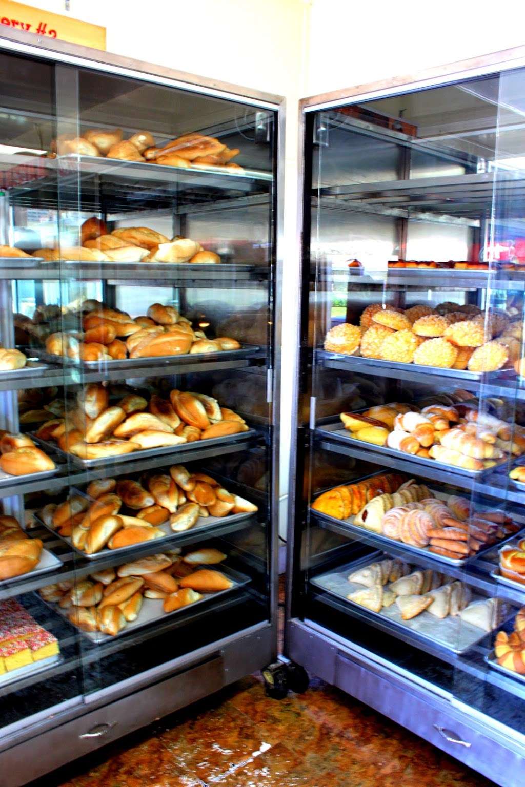 Oralias Bakery | 942 W Wooley Rd, Oxnard, CA 93030, USA | Phone: (805) 240-2291