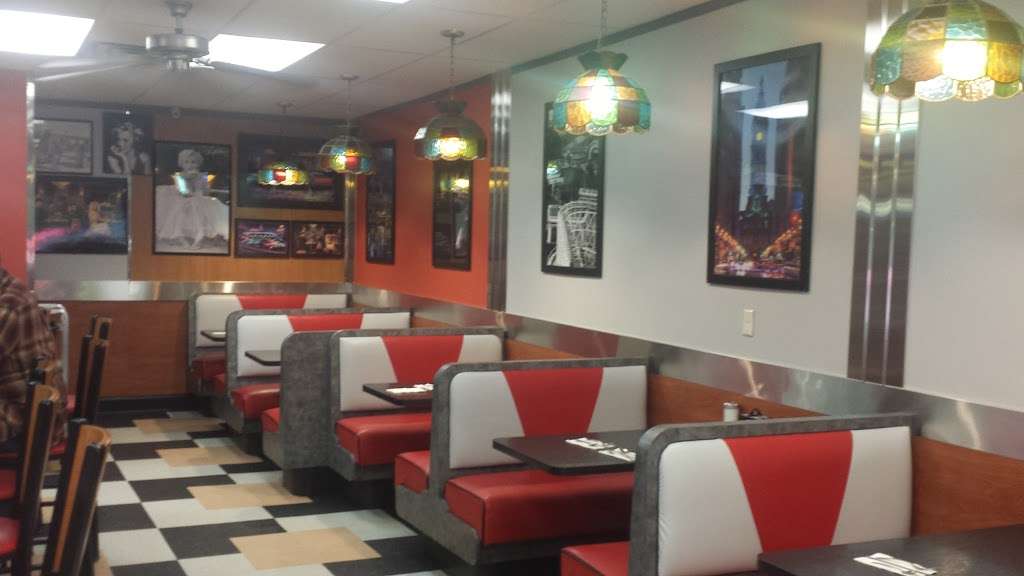 Miss Philly Grill | 4211, 2957 Philmont Ave, Huntingdon Valley, PA 19006 | Phone: (215) 947-7872