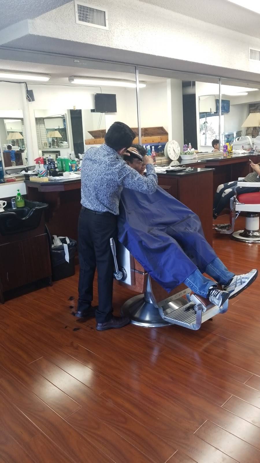 Alfredos Barber Shop | 11047 Balboa Blvd, Granada Hills, CA 91344 | Phone: (818) 923-5335